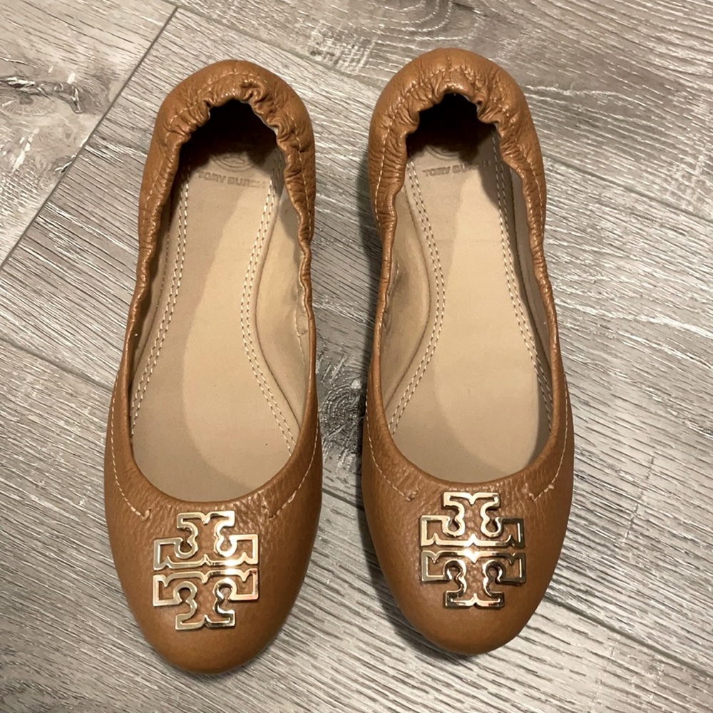 TB ballet flats